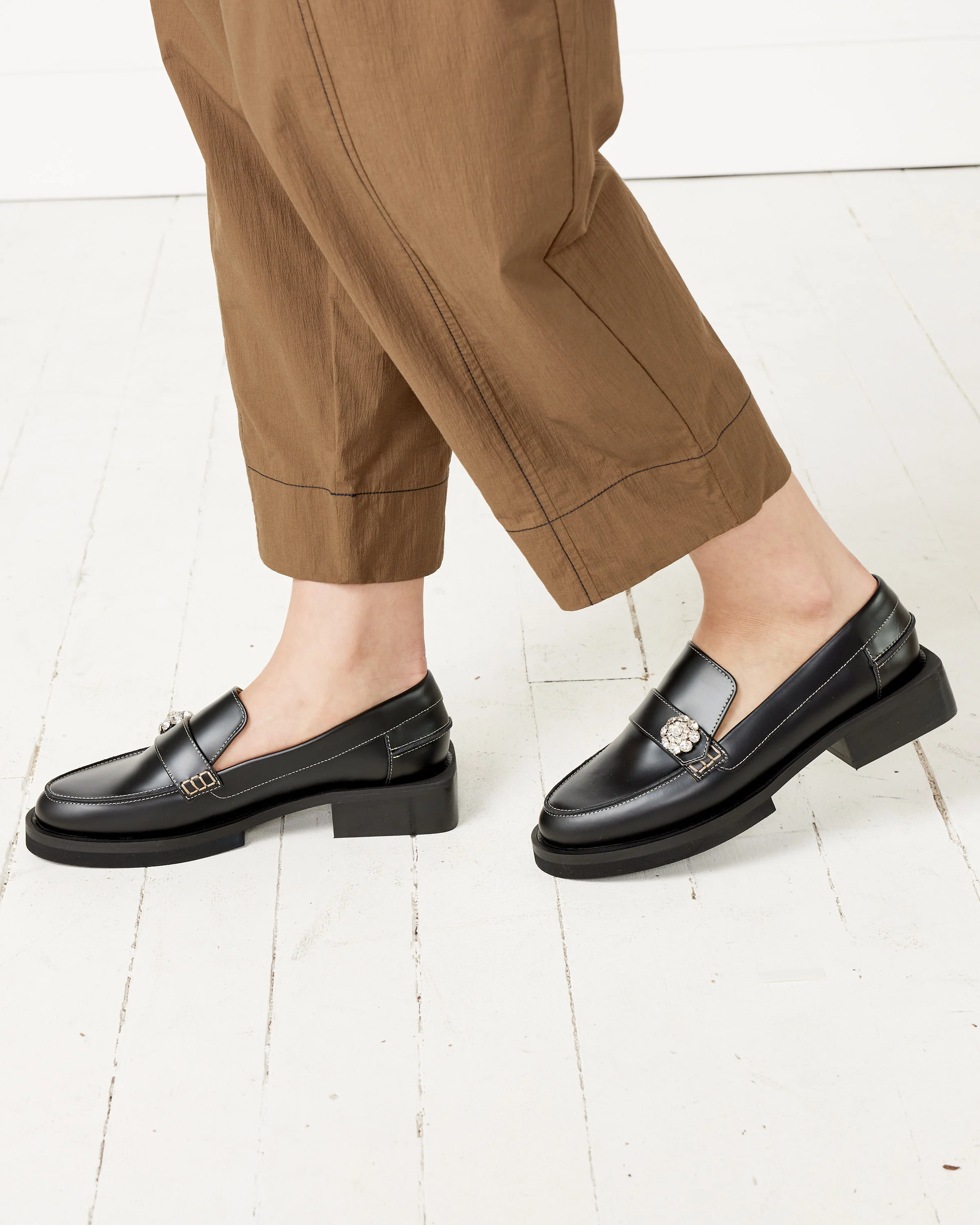 1914 Moccasin Shoe - Image 5