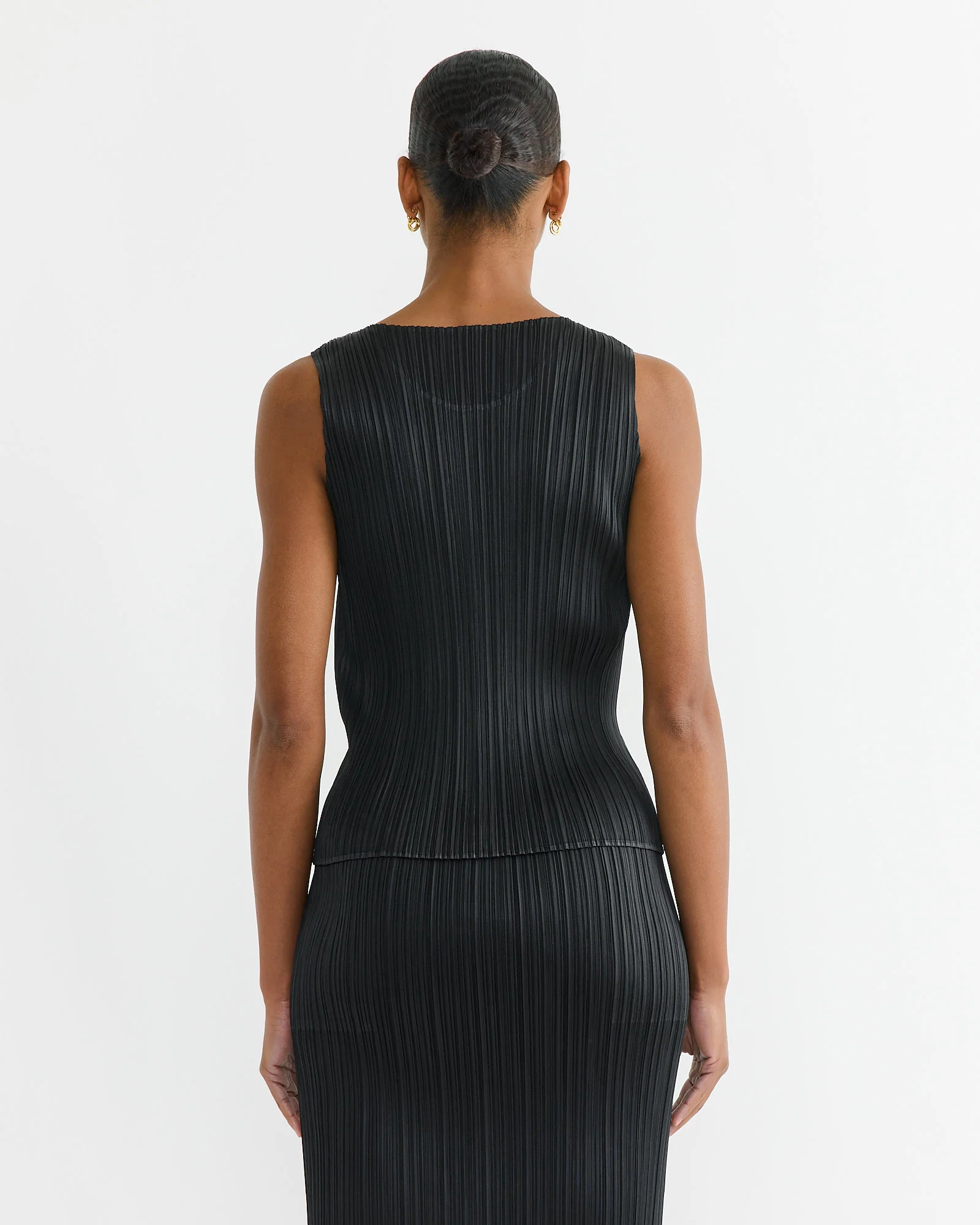 Basics Tank Top in Black - Image 3