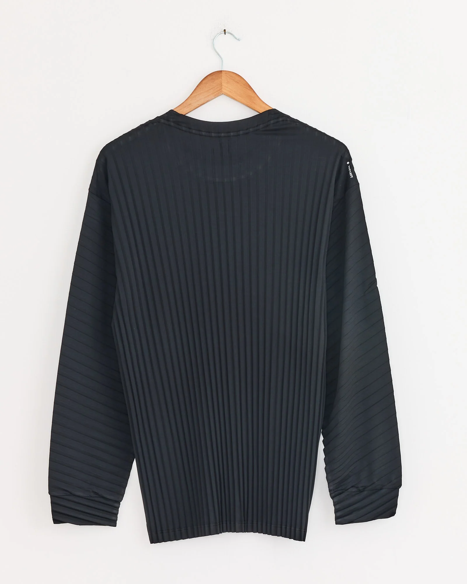 AuraLite Pleated Long Sleeve T-Shirt in Black - Image 3