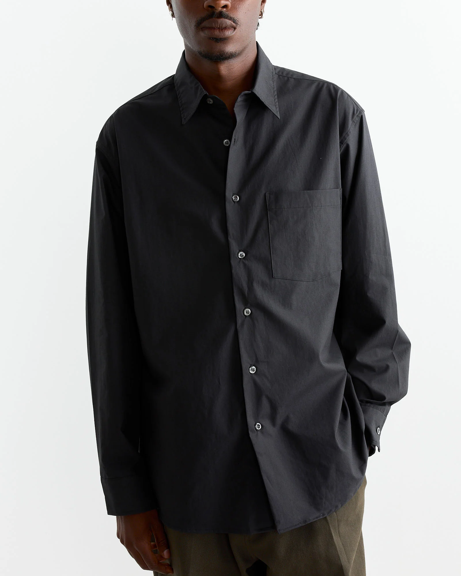 Routine Shirt in Organic Poplin Black - Image 4